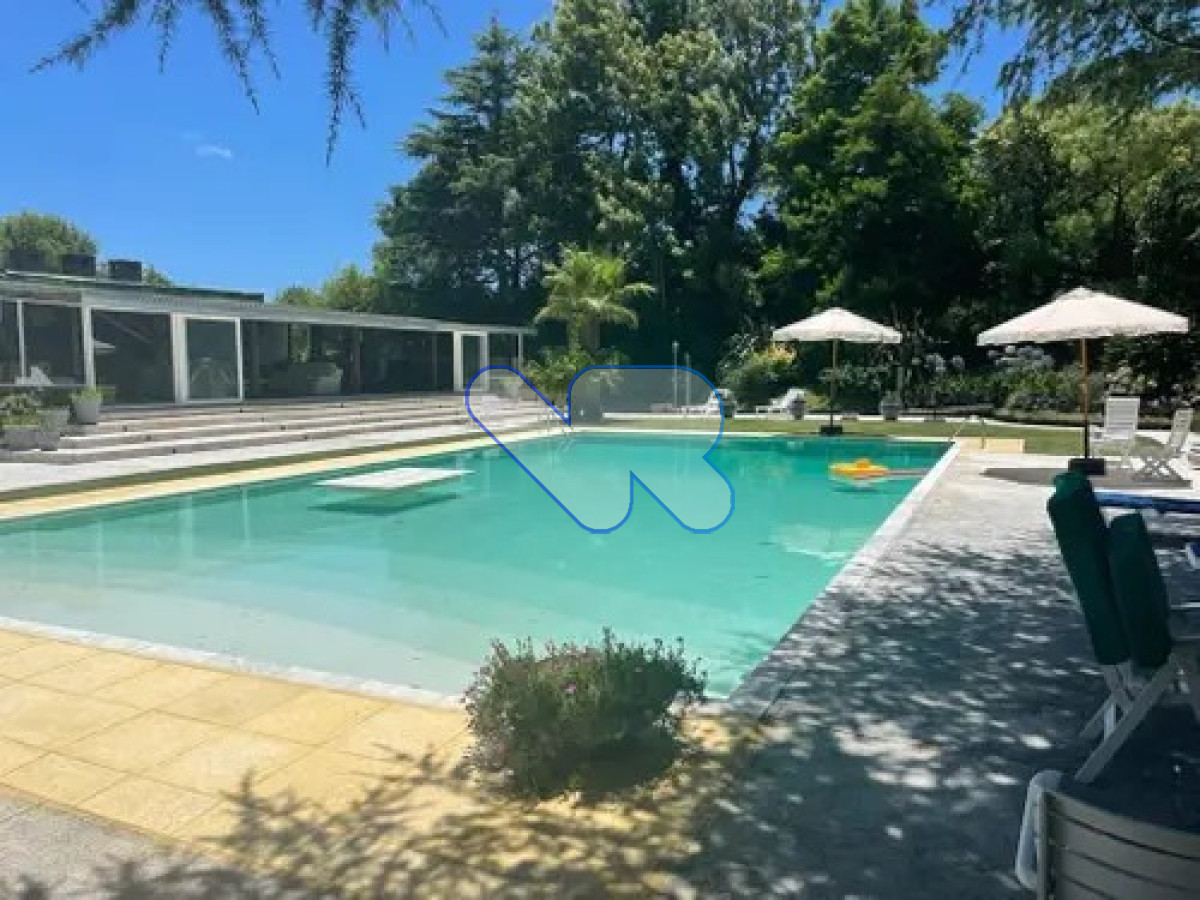 Casa ID.224 - Venta y Alquiler Anual Casa 5D Lugano con Piscina y Barbacoa 