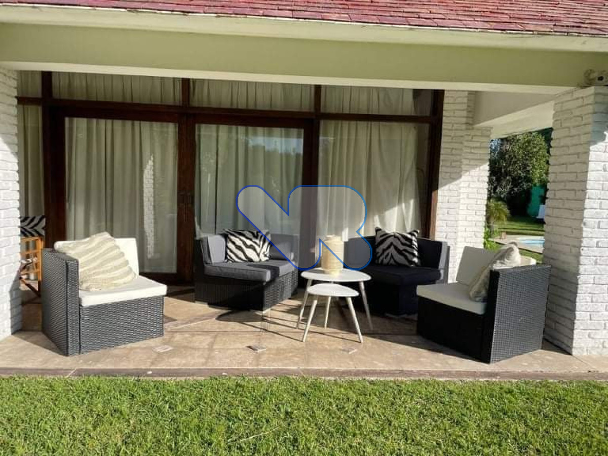 Casa ID.232 - Alquiler de Temporada Casa 5D Mansa con Piscina Climatizada 