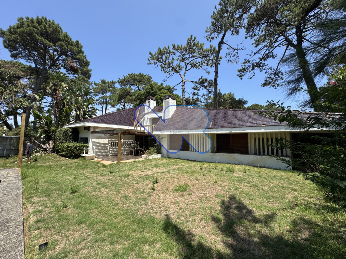 Casa ID.206 - Casa en venta en La Mansa - P8 | Gran terreno | Ideal para reciclar