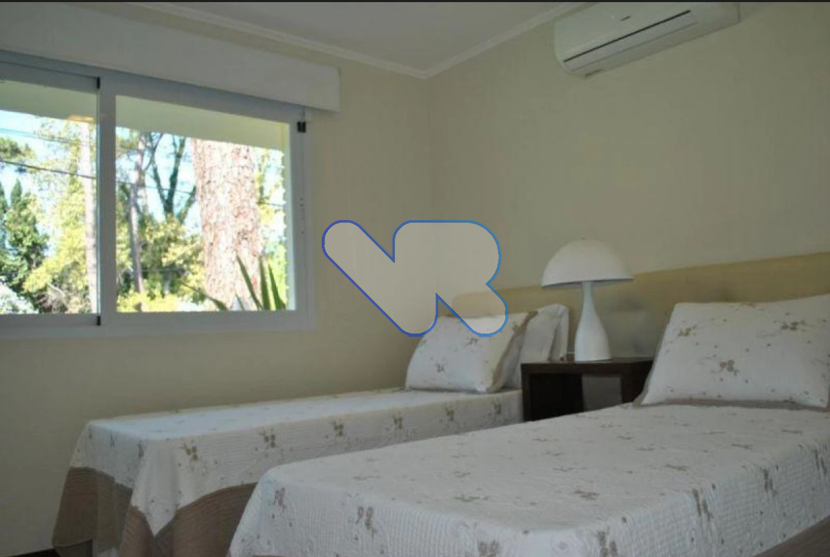 Casa ID.55 - Vendo-Alquilo  anual espectacular residencia  4 dorm , totalmente reciclada,  piscina climatizada, pàrrillero, alto nivel 