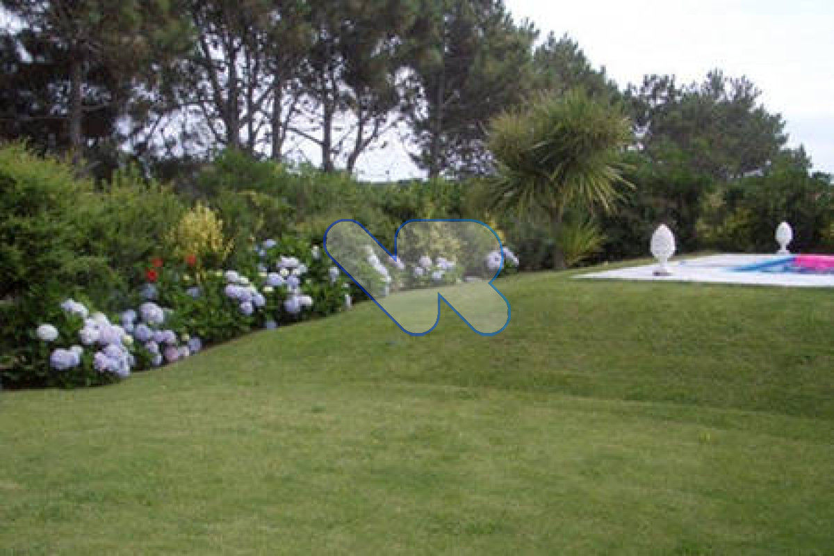 Casa ID.83 - Vendo Alquilo excelente CASA 3 dorm más servicio. piscina y barbacoa