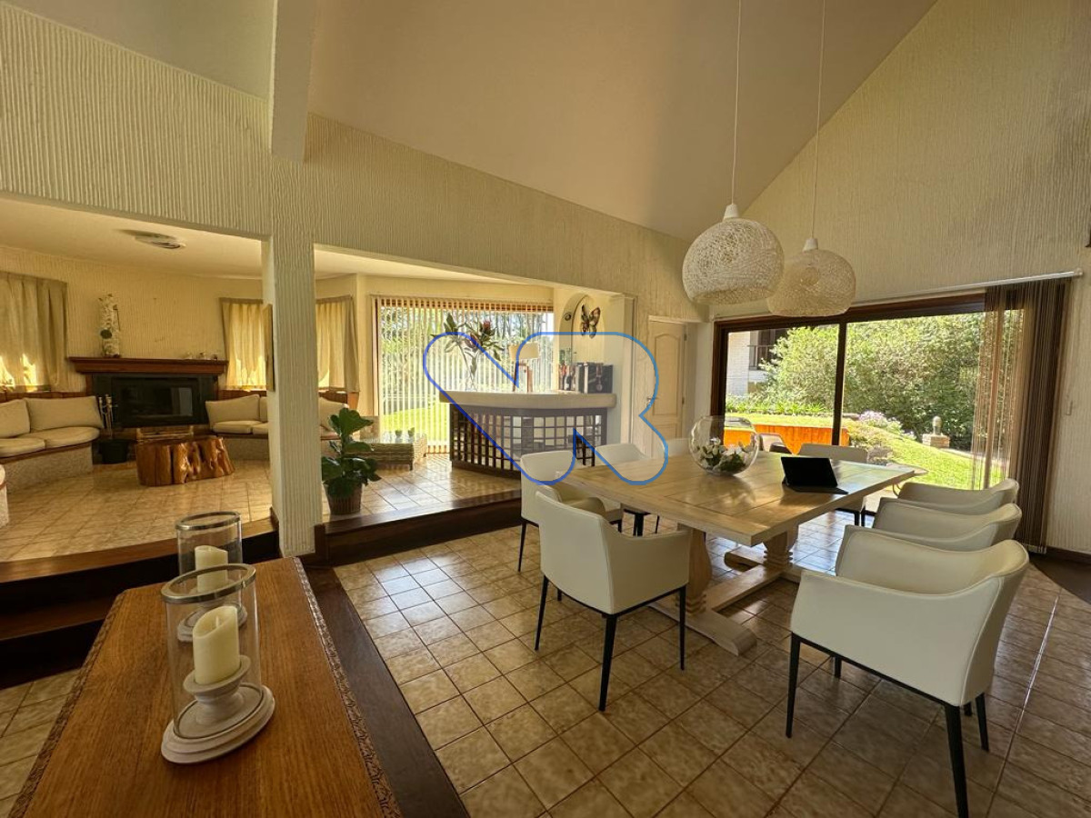 Casa ID.236 - Venta y Alquiler de Temporada Casa 5D Lugano con Piscina climatizada 