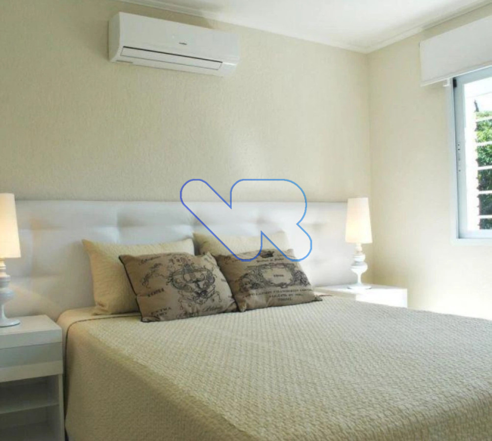 Casa ID.55 - Vendo-Alquilo  anual espectacular residencia  4 dorm , totalmente reciclada,  piscina climatizada, pàrrillero, alto nivel 