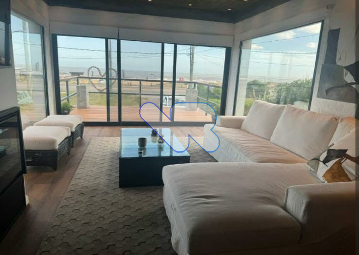 Casa ID.223 - Venta Casa 5D La Barra frente al mar con Piscina Climatizada 