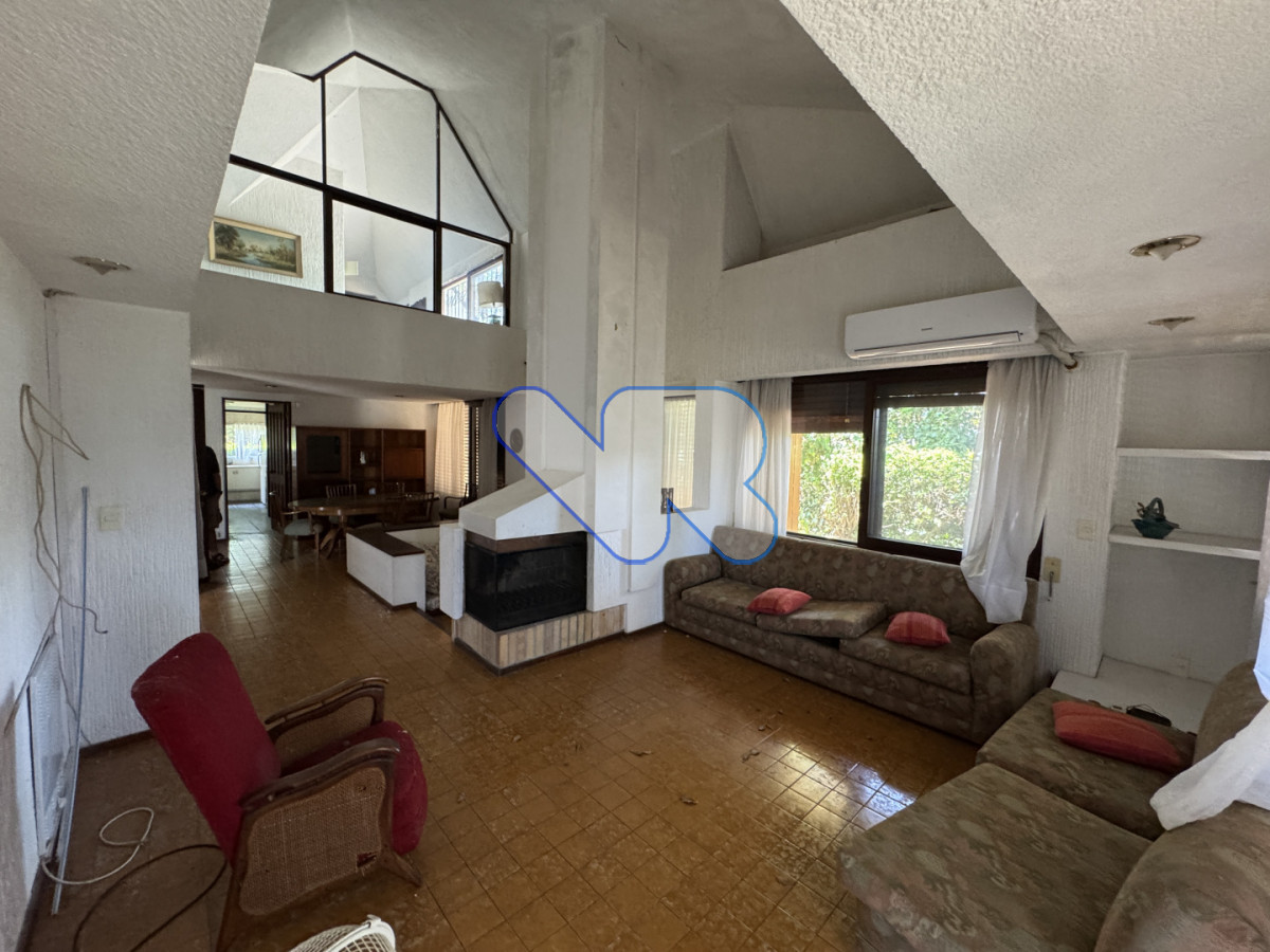 Casa ID.206 - Casa en venta en La Mansa - P8 | Gran terreno | Ideal para reciclar