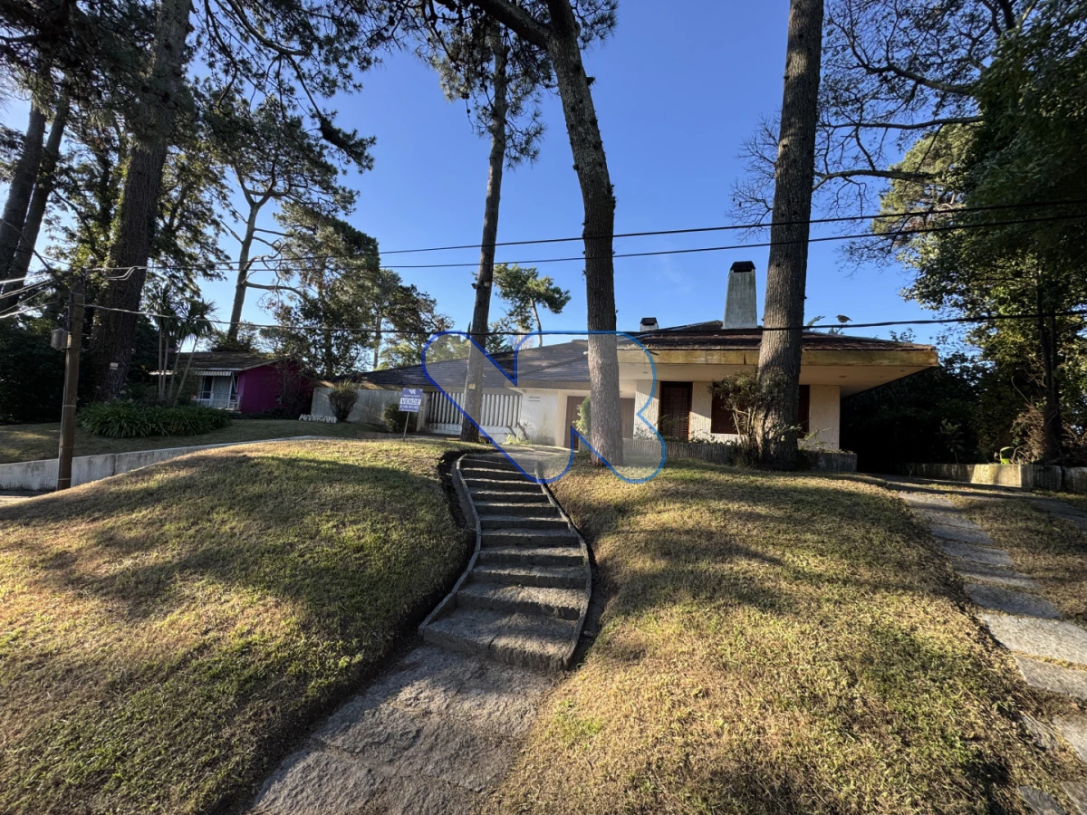 Casa ID.206 - Casa en venta en La Mansa - P8 | Gran terreno | Ideal para reciclar