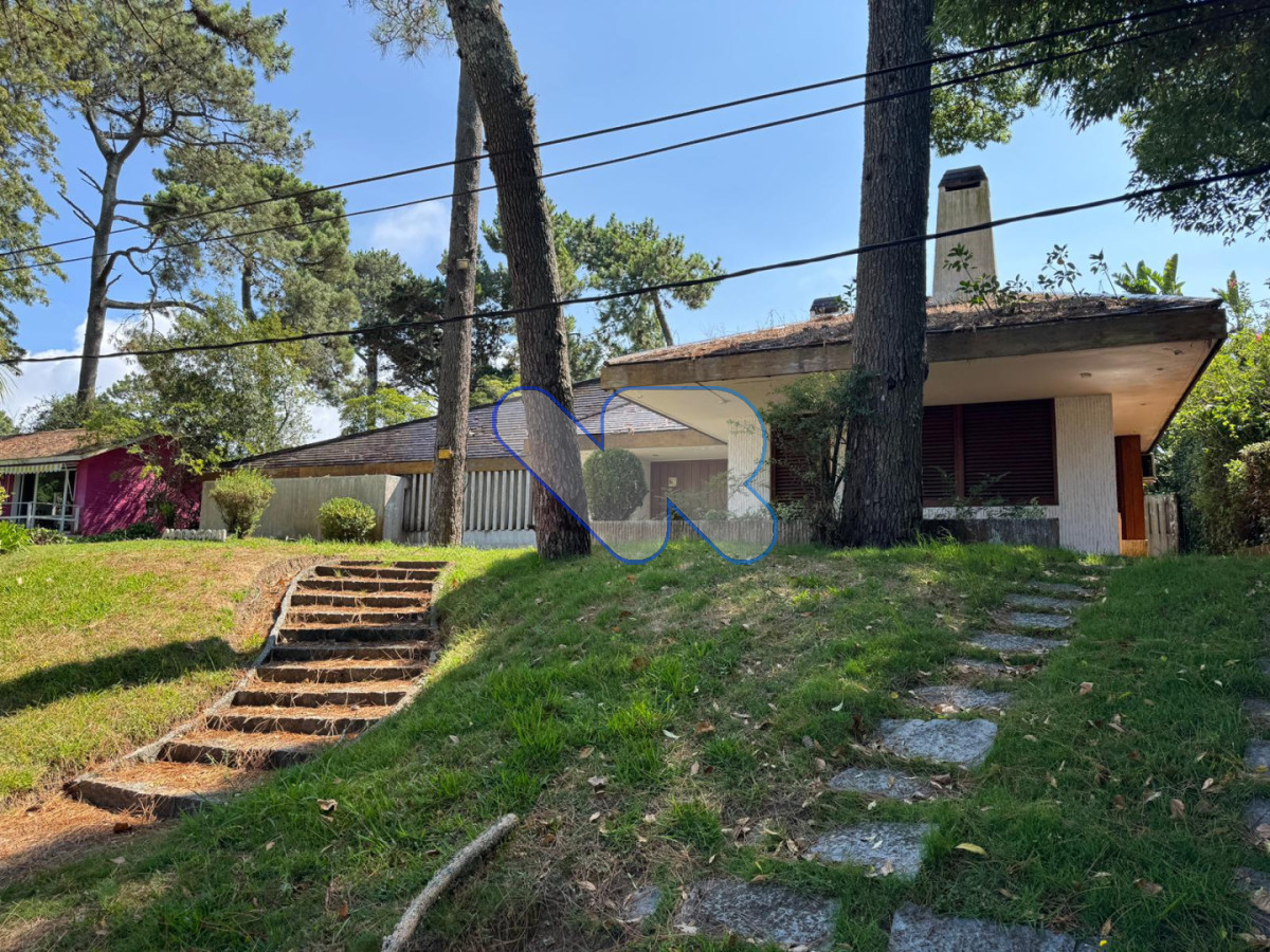 Casa ID.206 - Casa en venta en La Mansa - P8 | Gran terreno | Ideal para reciclar