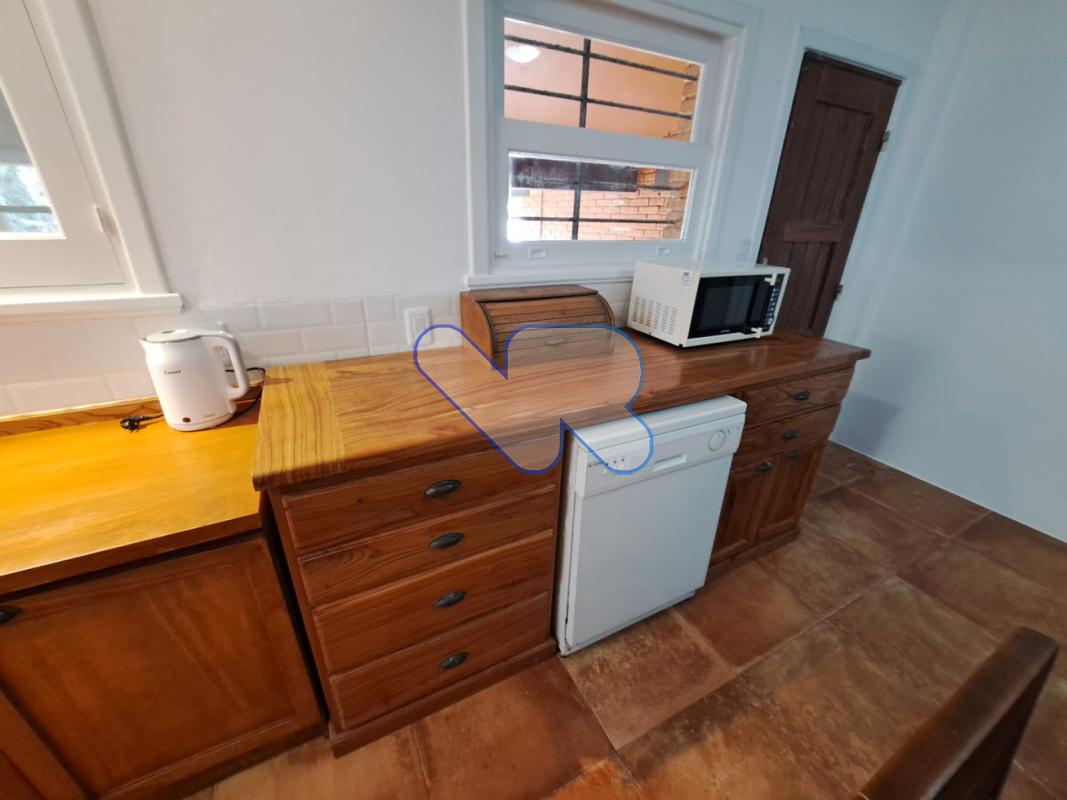 Casa ID.221 - Venta y Alquiler Anual Casa 6D y dep de serv con Piscina climatizada y Barbacoa Península  