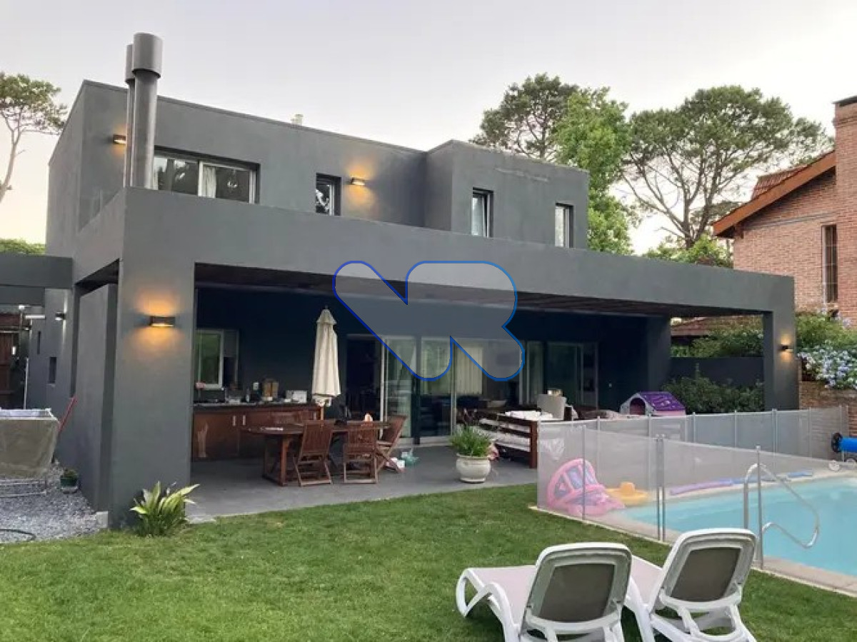 Casa ID.71 - Alquiler Anual Casa 3D Mansa con Piscina climatizada 