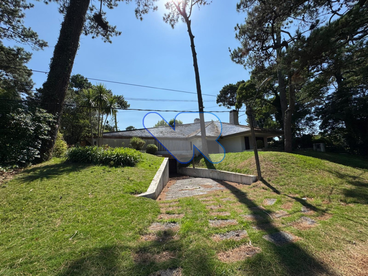 Casa ID.206 - Casa en venta en La Mansa - P8 | Gran terreno | Ideal para reciclar