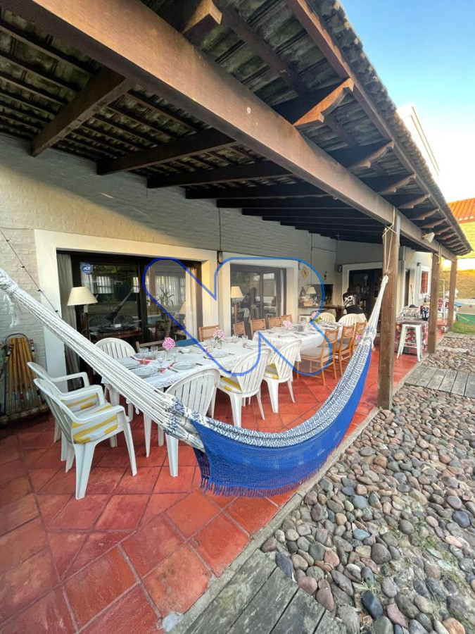 Casa ID.245 - Venta y Alquiler Anual Casa 4D Lugano con Piscina 