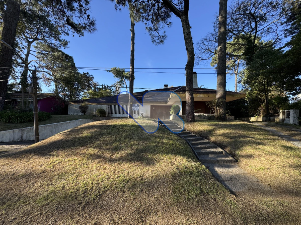 Casa ID.206 - Casa en venta en La Mansa - P8 | Gran terreno | Ideal para reciclar