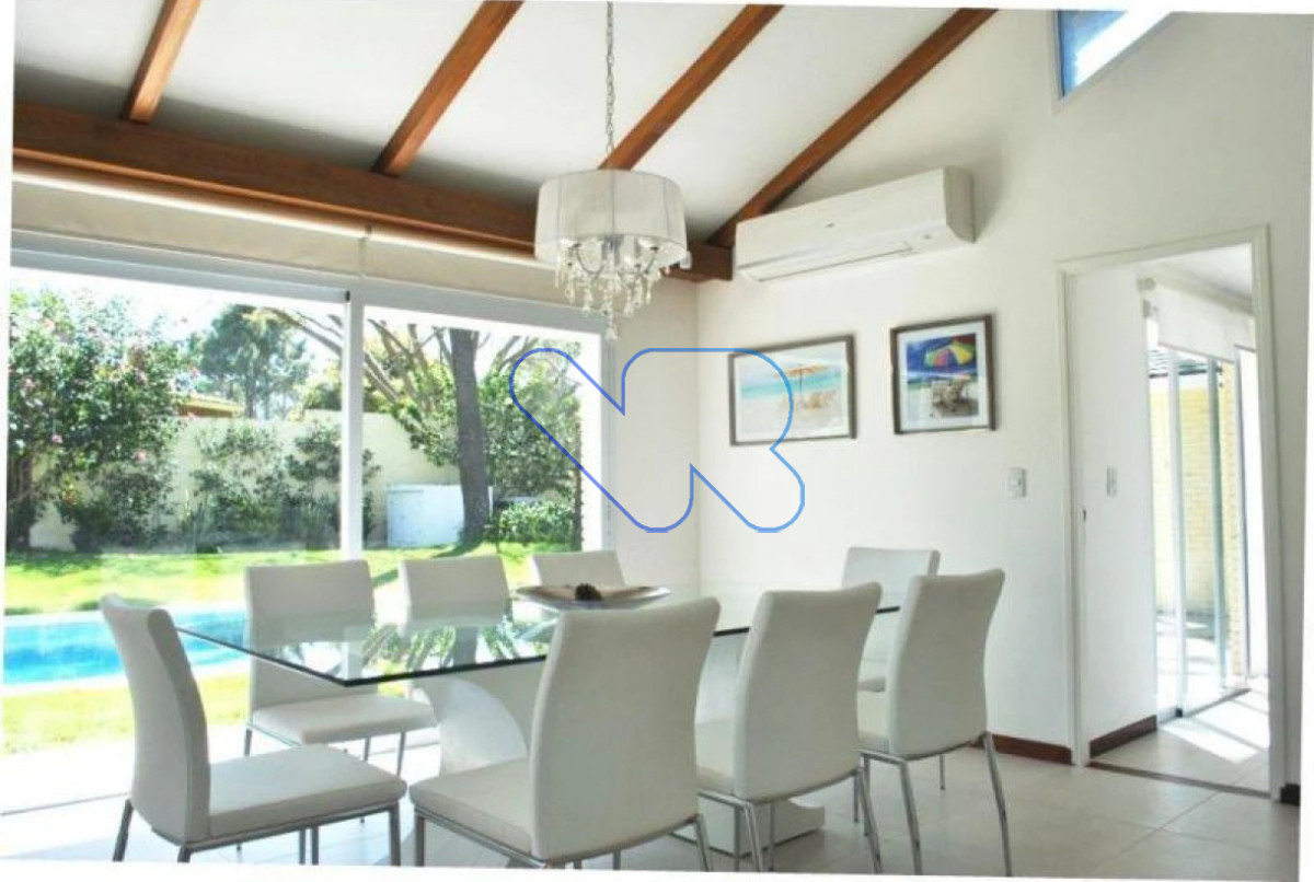 Casa ID.55 - Vendo-Alquilo  anual espectacular residencia  4 dorm , totalmente reciclada,  piscina climatizada, pàrrillero, alto nivel 