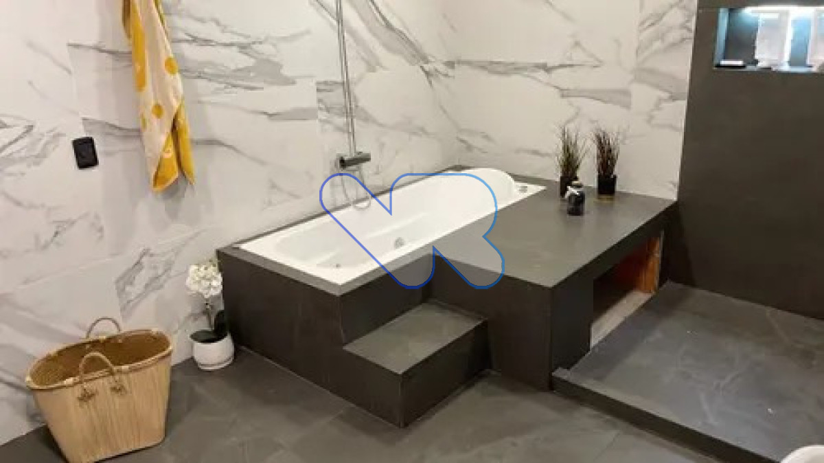 Casa ID.224 - Venta y Alquiler Anual Casa 5D Lugano con Piscina y Barbacoa 
