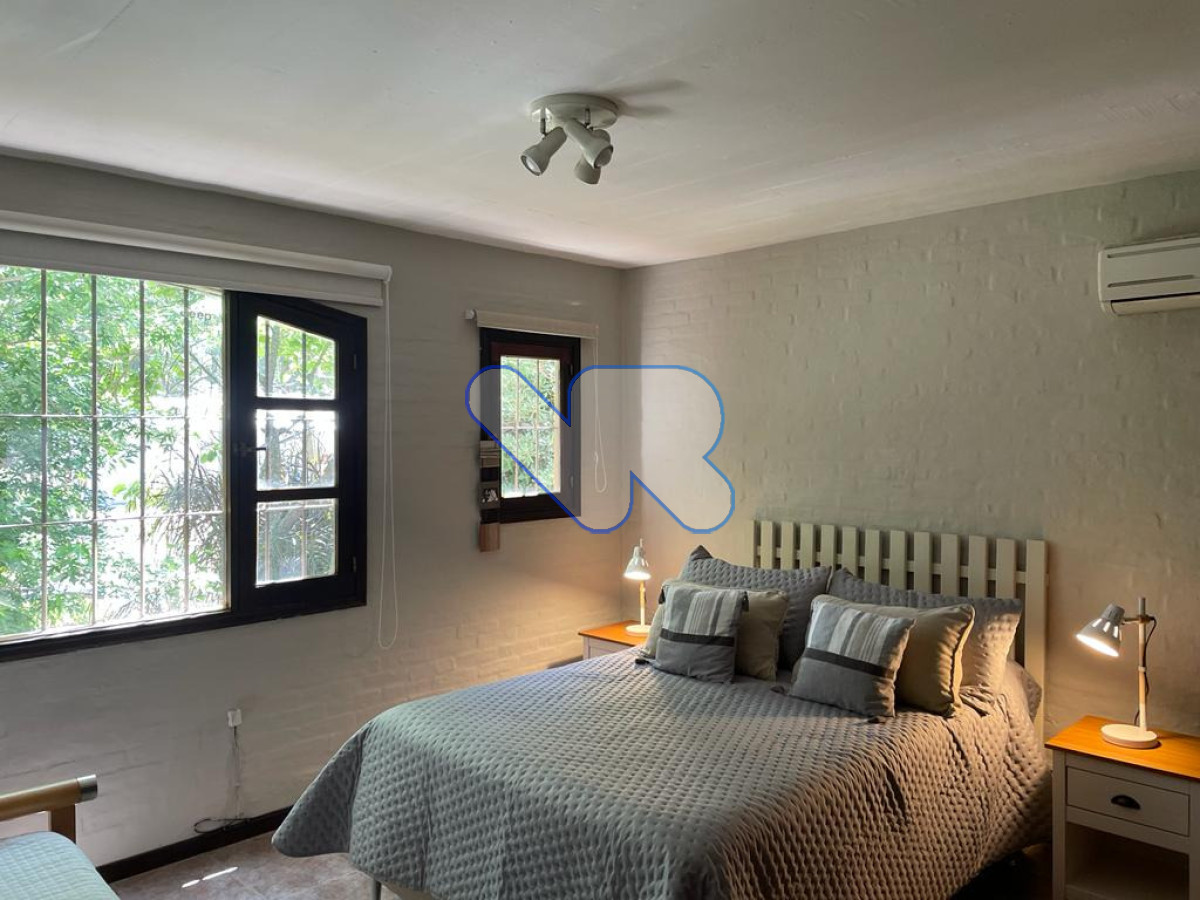 Casa ID.245 - Venta y Alquiler Anual Casa 4D Lugano con Piscina 
