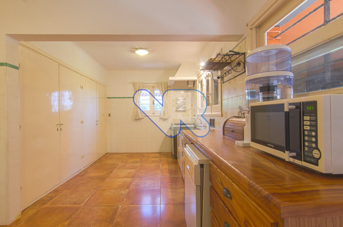 Casa ID.221 - Venta y Alquiler Anual Casa 6D y dep de serv con Piscina climatizada y Barbacoa Península  