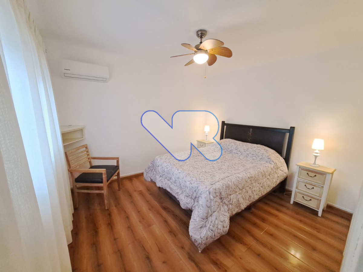 Casa ID.221 - Venta y Alquiler Anual Casa 6D y dep de serv con Piscina climatizada y Barbacoa Península  