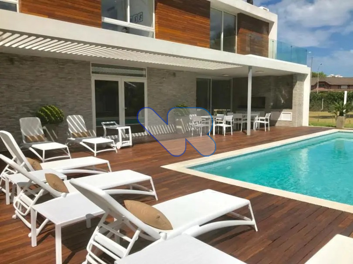 Casa ID.106 - Venta y alquiler anual divina casa Mansa Punta 4 dorm mas del. de servicio
