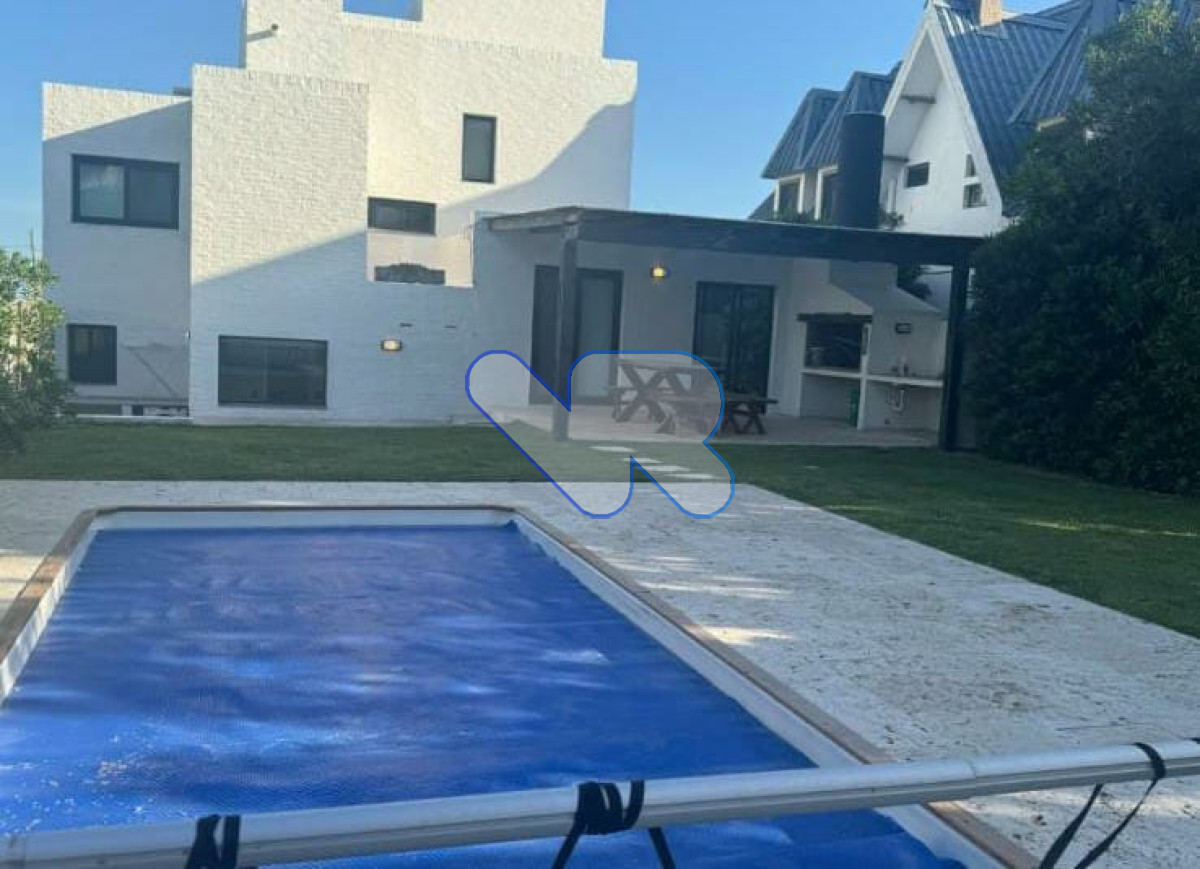 Casa ID.223 - Venta Casa 5D La Barra frente al mar con Piscina Climatizada 