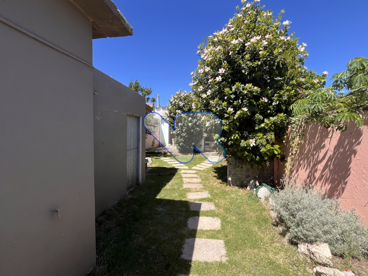 Casa ID.136 - Oportunidad VENDO y ALQUILER ANUAL Casa para Vivienda o Local Comercial  Excelente Ubicación en Maldonado