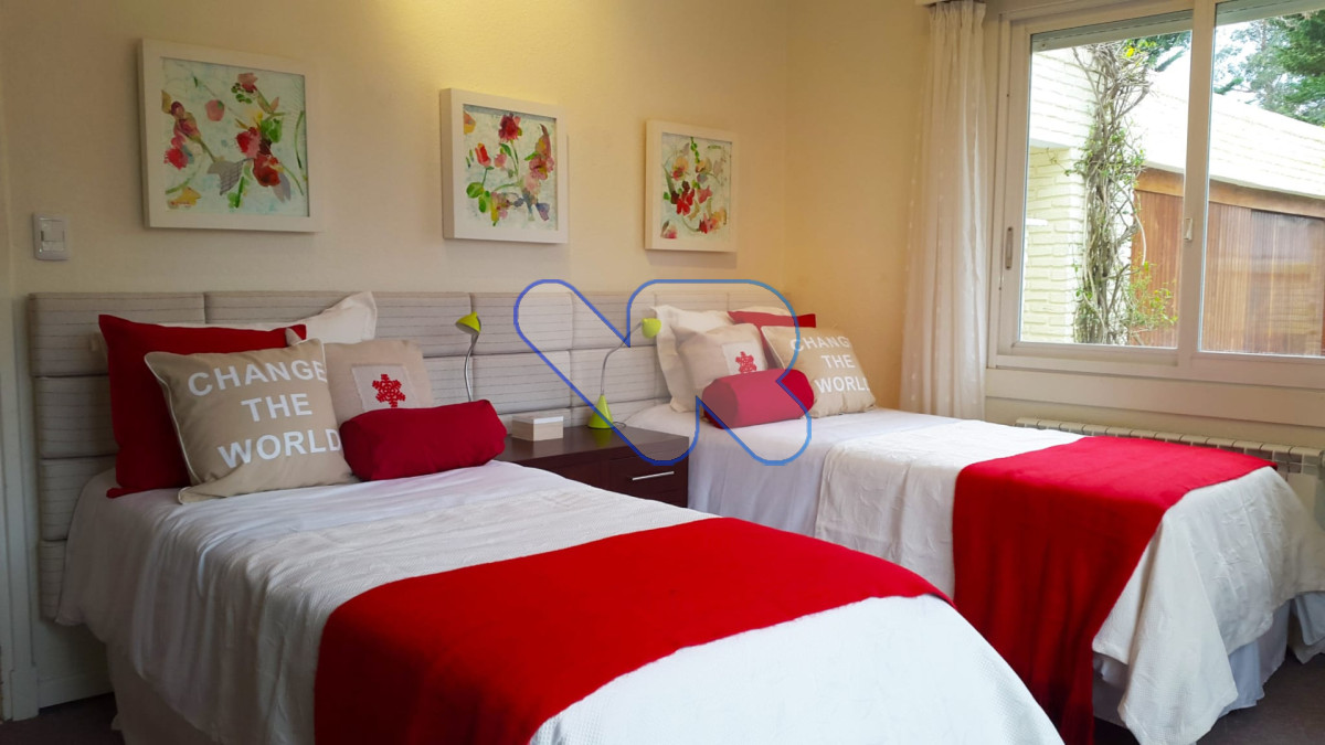 Casa ID.219 - Venta y Alquiler Anual Casa 4D y dep de serv con Piscina Mansa  