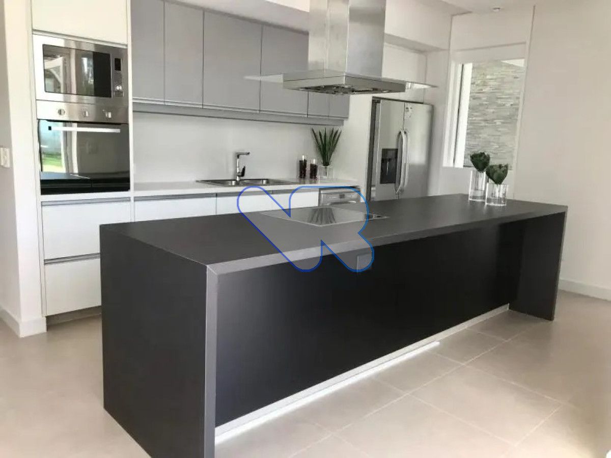 Casa ID.106 - Venta y alquiler anual divina casa Mansa Punta 4 dorm mas del. de servicio