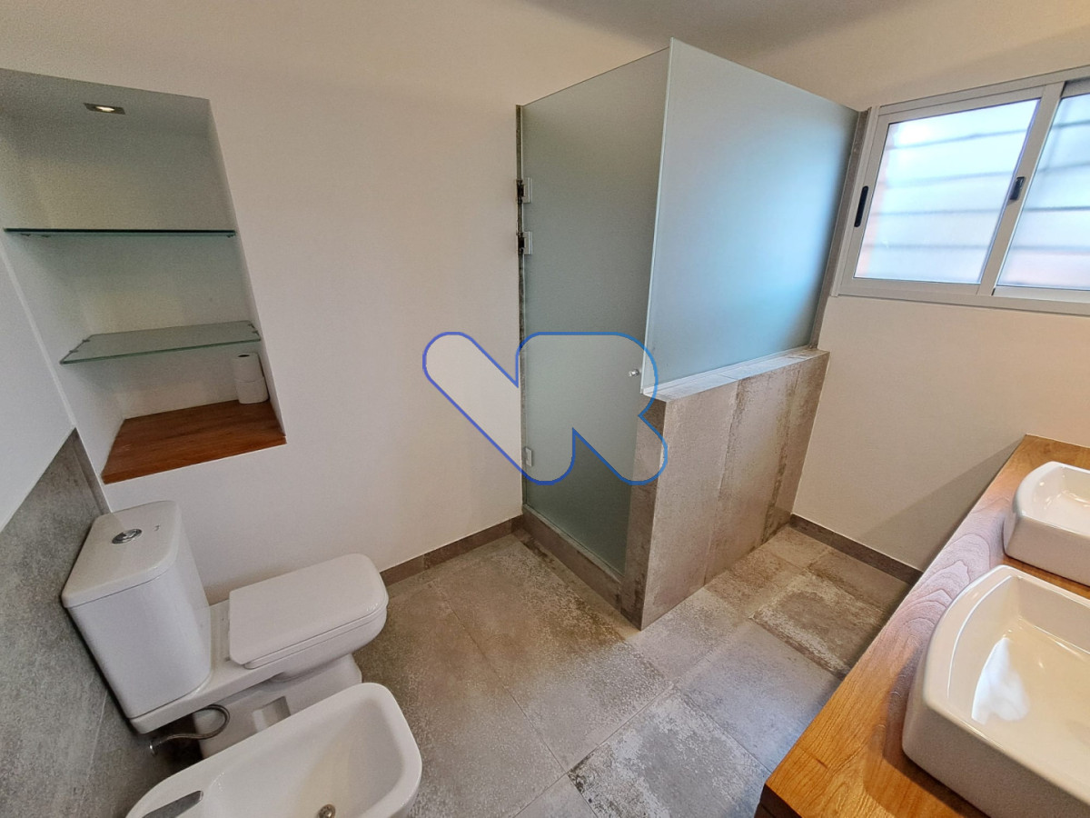 Casa ID.221 - Venta y Alquiler Anual Casa 6D y dep de serv con Piscina climatizada y Barbacoa Península  