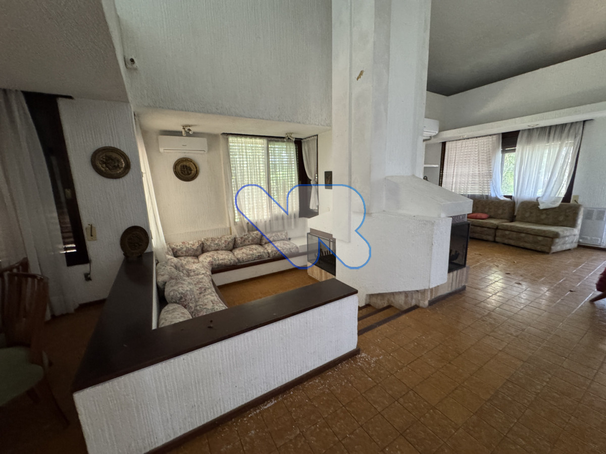 Casa ID.206 - Casa en venta en La Mansa - P8 | Gran terreno | Ideal para reciclar