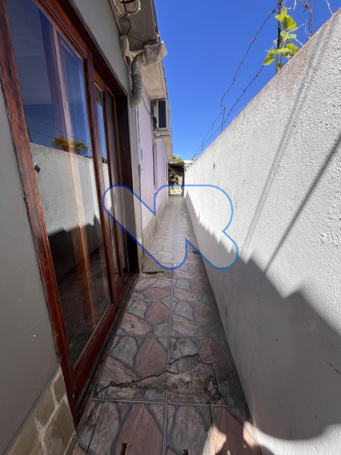 Casa ID.136 - Oportunidad VENDO y ALQUILER ANUAL Casa para Vivienda o Local Comercial  Excelente Ubicación en Maldonado