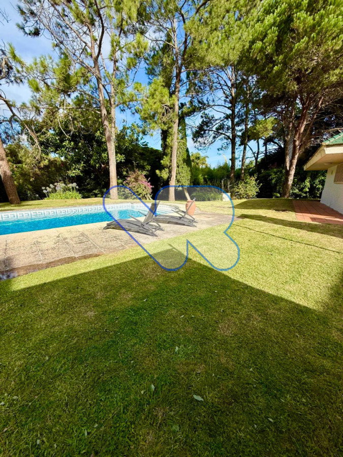 Casa ID.204 - Casa en alquiler verano 8 pers · Piscina · 3 dorm + servicio · Playa Brava Punta del Este