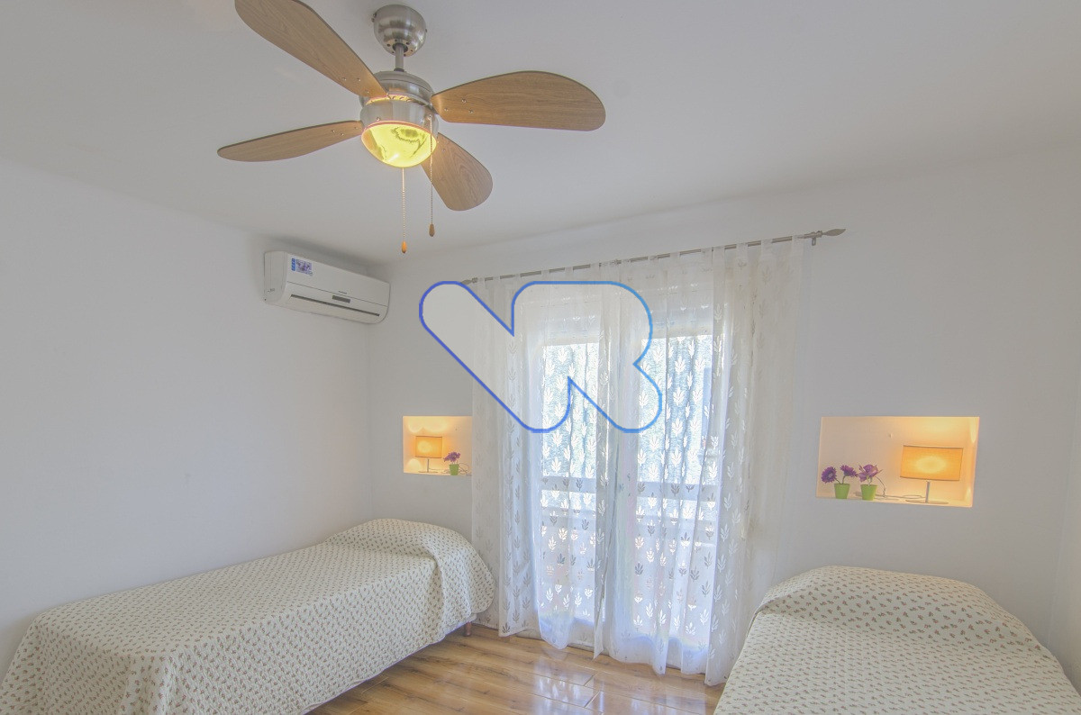 Casa ID.221 - Venta y Alquiler Anual Casa 6D y dep de serv con Piscina climatizada y Barbacoa Península  