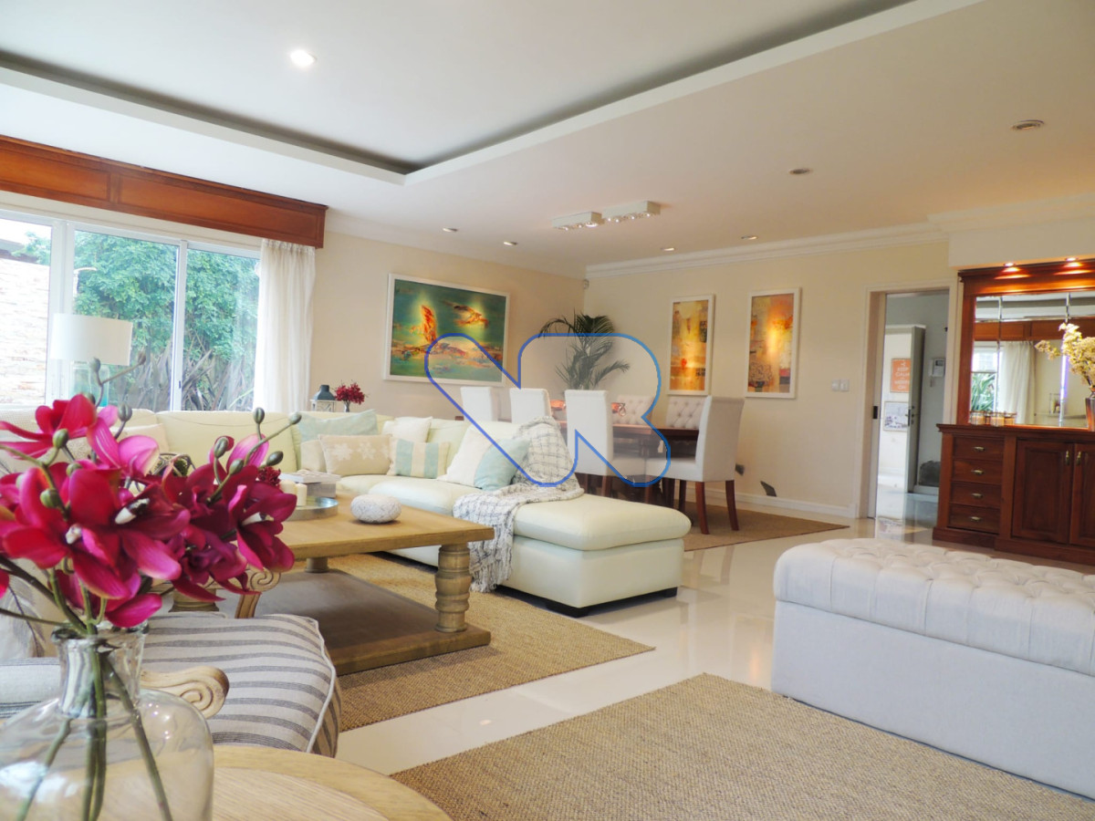 Casa ID.219 - Venta y Alquiler Anual Casa 4D y dep de serv con Piscina Mansa  