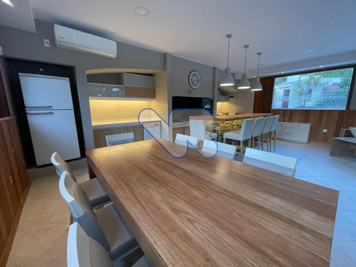 Casa ID.236 - Venta y Alquiler de Temporada Casa 5D Lugano con Piscina climatizada 