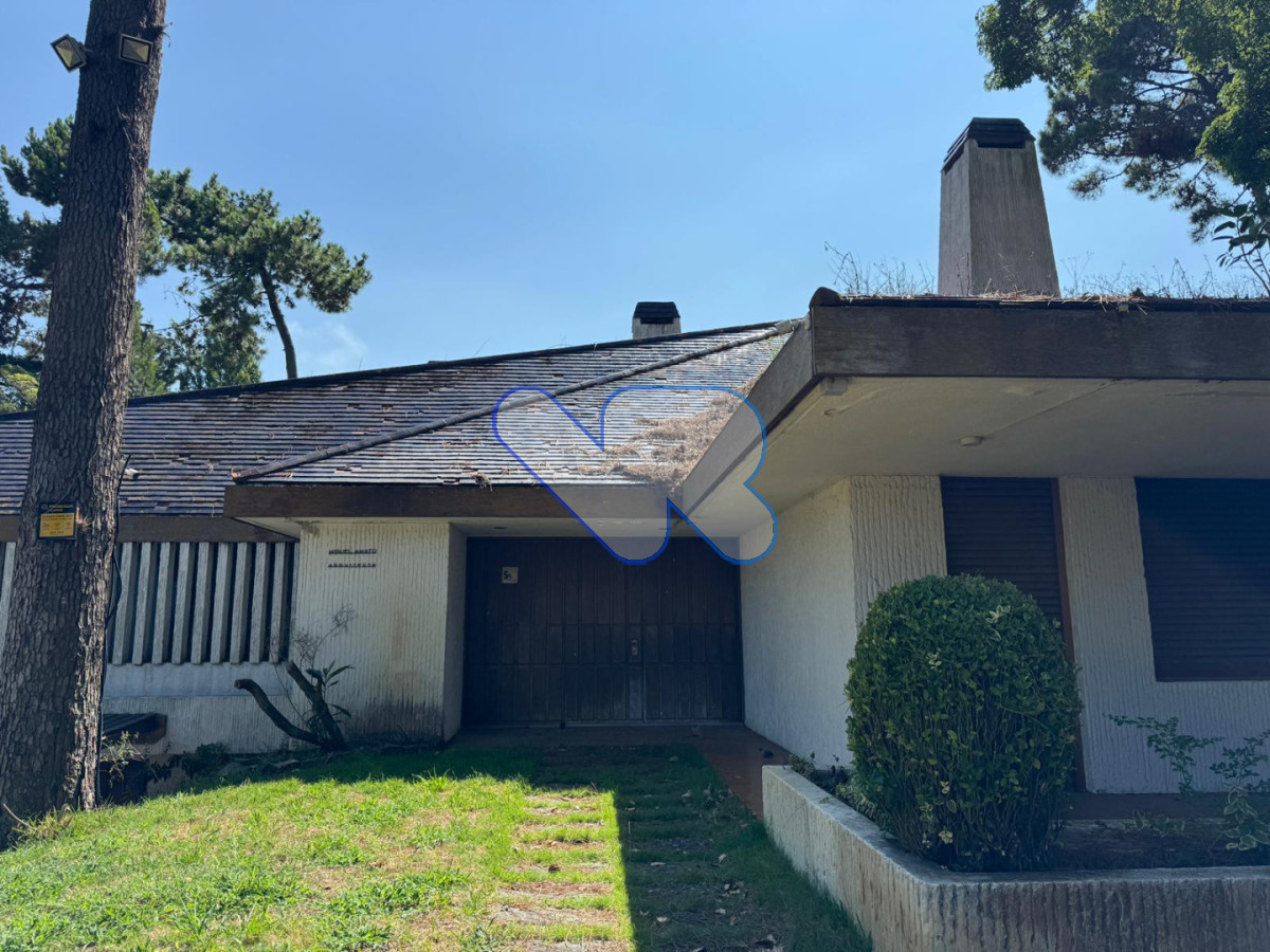 Casa ID.206 - Casa en venta en La Mansa - P8 | Gran terreno | Ideal para reciclar