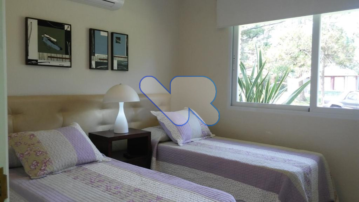 Casa ID.55 - Vendo-Alquilo temporal y anual espectacular residencia  4 dorm , totalmente reciclada,  piscina climatizada, pàrrillero, alto nivel 