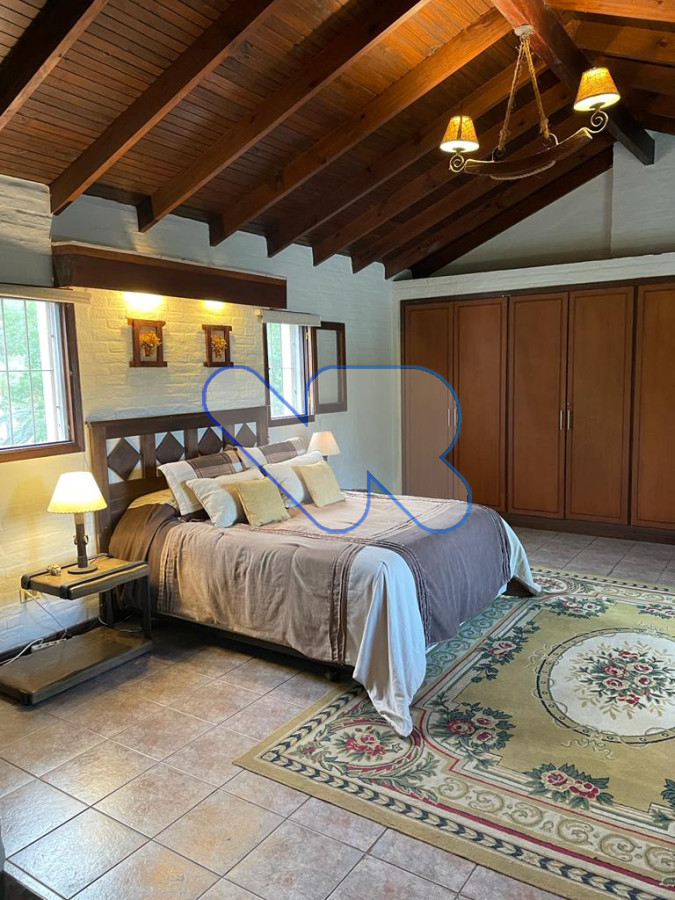 Casa ID.245 - Venta y Alquiler Anual Casa 4D Lugano con Piscina 
