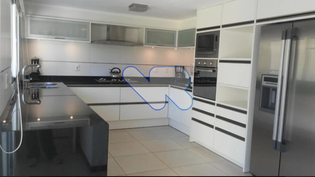 Casa ID.55 - Vendo-Alquilo  anual espectacular residencia  4 dorm , totalmente reciclada,  piscina climatizada, pàrrillero, alto nivel 