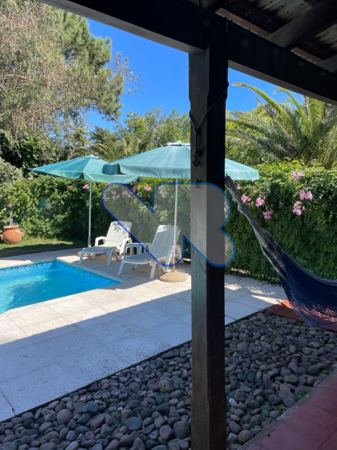 Casa ID.245 - Venta y Alquiler Anual Casa 4D Lugano con Piscina 