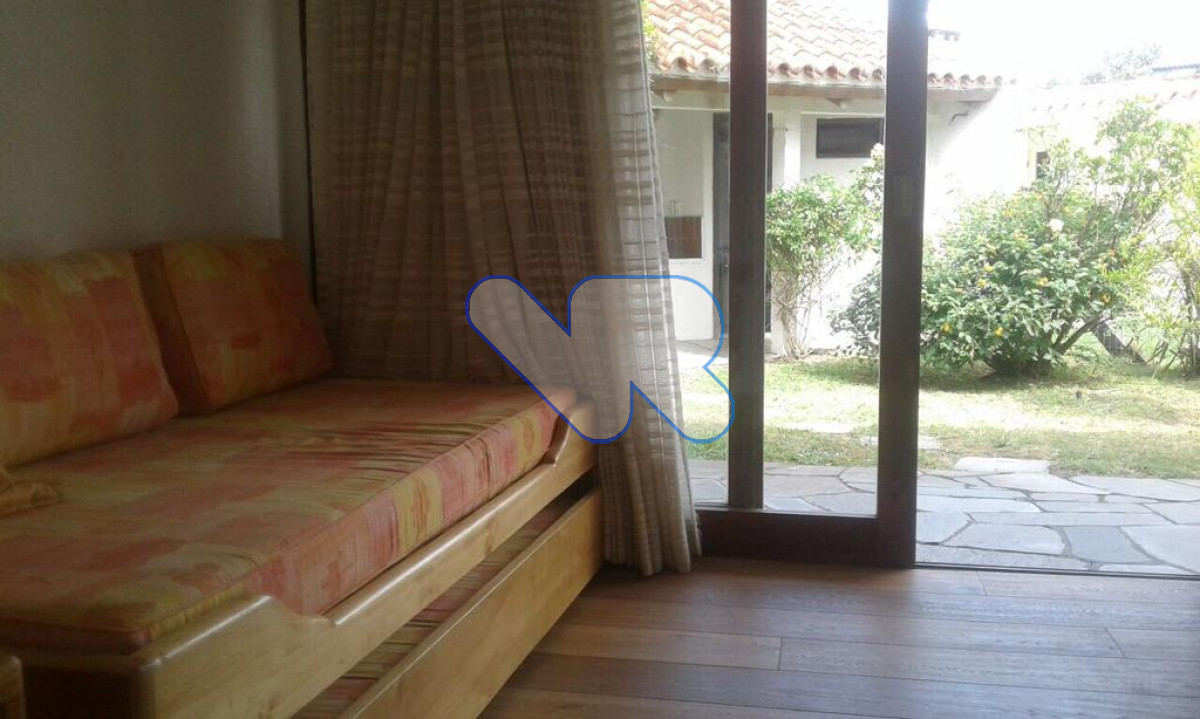 Casa ID.105 - Vendo y alquilo anual casa mansa 4 dormitorios  mas dep del servicio