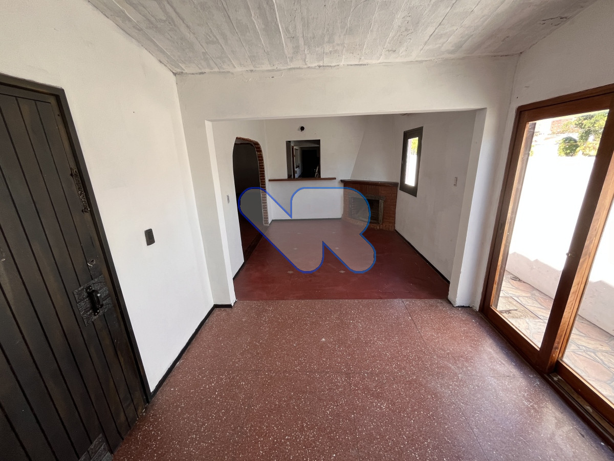 Casa ID.136 - Oportunidad VENDO y ALQUILER ANUAL Casa para Vivienda o Local Comercial  Excelente Ubicación en Maldonado