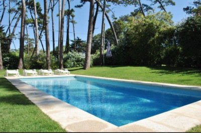 Vendo-Alquilo  anual espectacular residencia  4 dorm , totalmente reciclada,  piscina climatizada, pàrrillero, alto nivel 