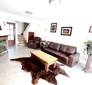 Venta de Casa, 3 Dormitorios, 2 Baños y Barbacoa en Barrio La Sonrisa