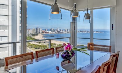 Venta Apartamento, 2 Dormitorios, 2 Baños, y Dormitorio de servicio con baño en primera linea con vista al mar