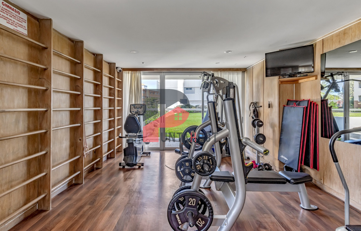 Apartamento ID.1 - Venta Apartamento, 2 Dormitorios, 2 Baños, y Dormitorio de servicio con baño en primera linea con vista al mar
