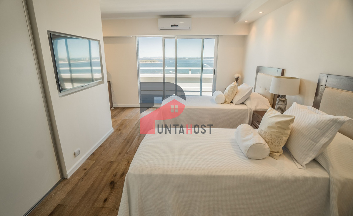 Apartamento ID.12 - Venta Penthouse, 2Master Suite, baño social en Edificio Monarca vista impactante desde todos los ambientes 