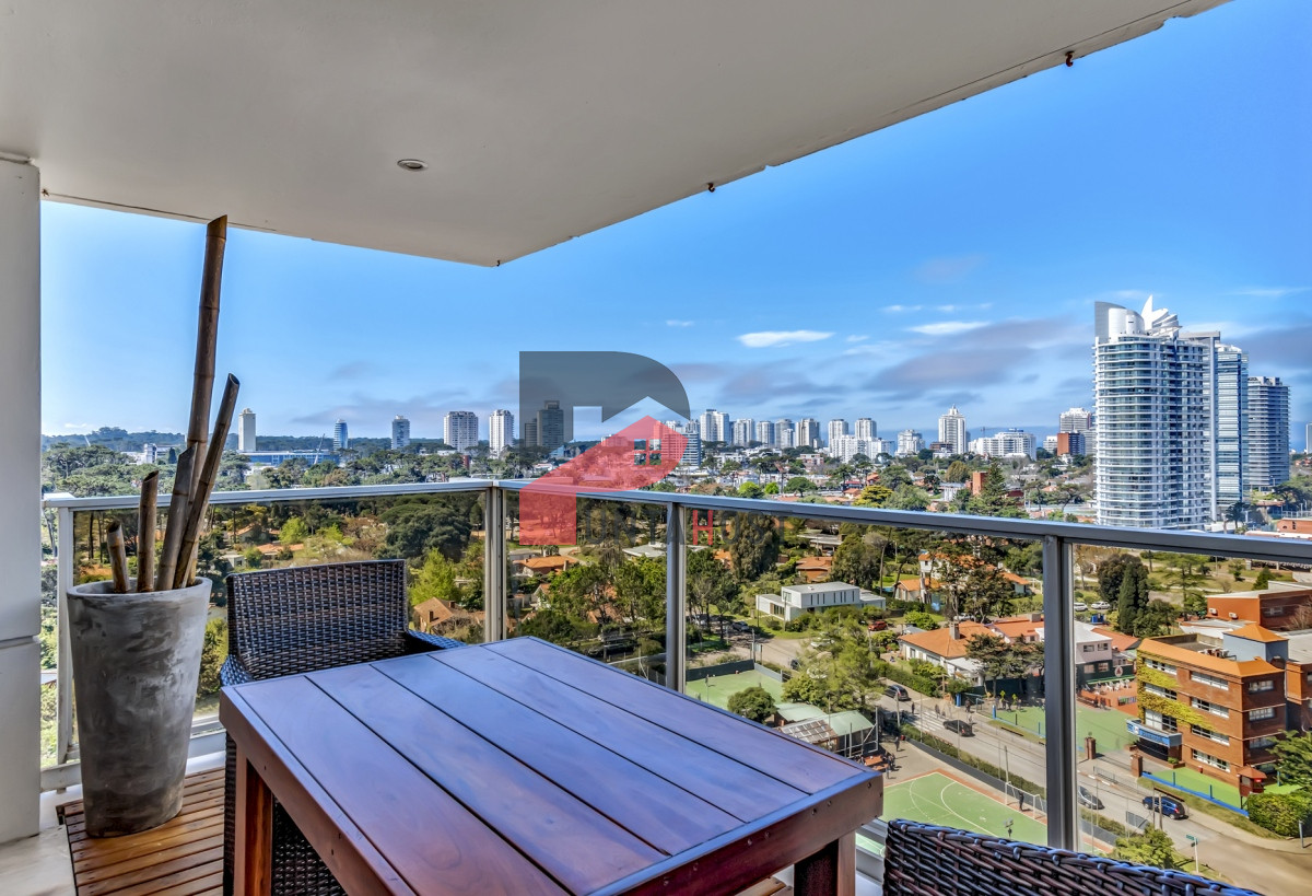 Apartamento ID.1 - Venta Apartamento, 2 Dormitorios, 2 Baños, y Dormitorio de servicio con baño en primera linea con vista al mar