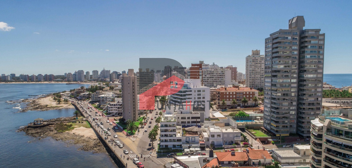 Apartamento ID.12 - Venta Penthouse, 2Master Suite, baño social en Edificio Monarca vista impactante desde todos los ambientes 