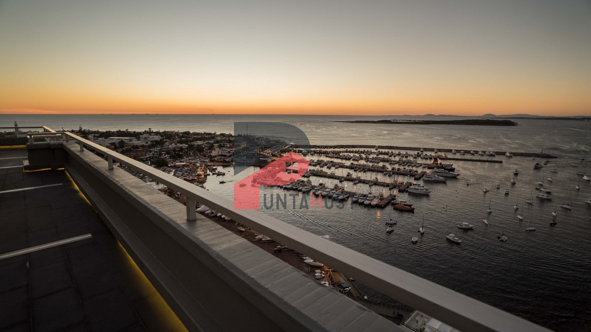 Apartamento ID.12 - Venta Penthouse, 2Master Suite, baño social en Edificio Monarca vista impactante desde todos los ambientes 