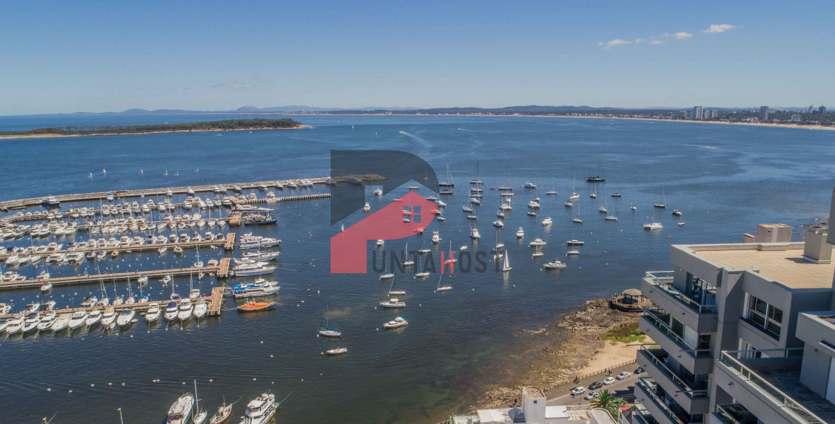 Apartamento ID.12 - Venta Penthouse, 2Master Suite, baño social en Edificio Monarca vista impactante desde todos los ambientes 