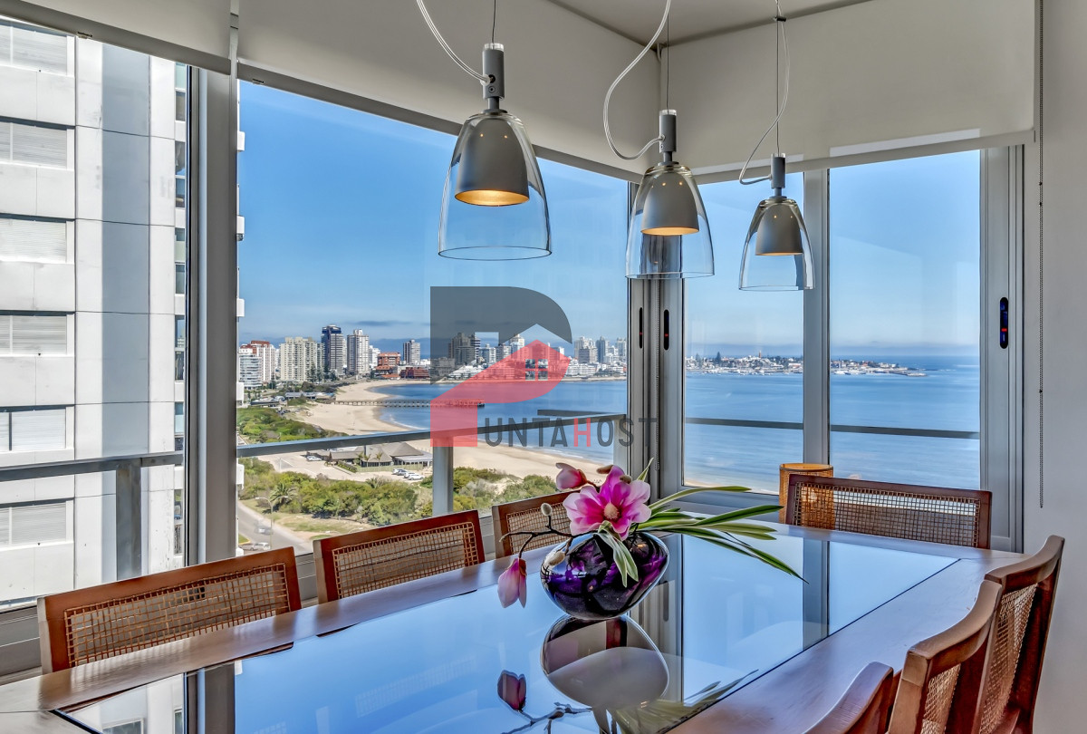 Apartamento ID.1 - Venta Apartamento, 2 Dormitorios, 2 Baños, y Dormitorio de servicio con baño en primera linea con vista al mar